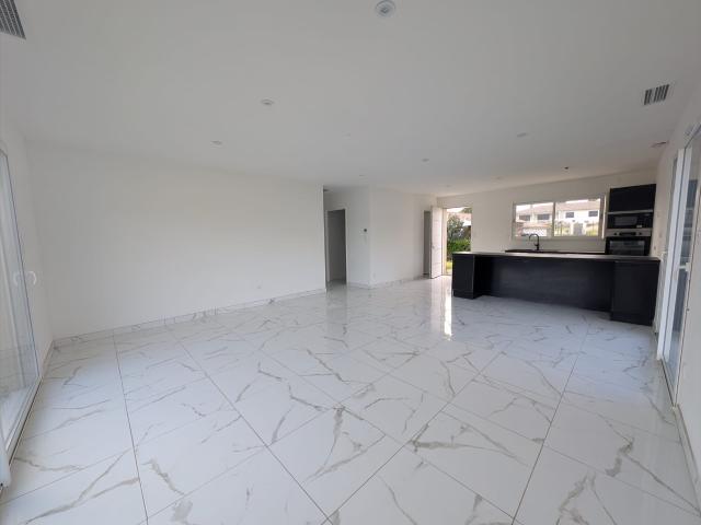Villa plain pied avec piscine à ESCALES 95m² Escales