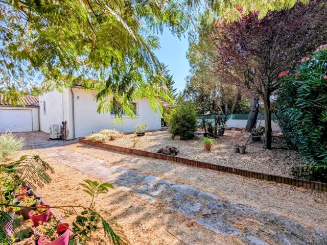 Villa plain pied, piscine et terrain à potentiel 147m² La Tour sur Orb