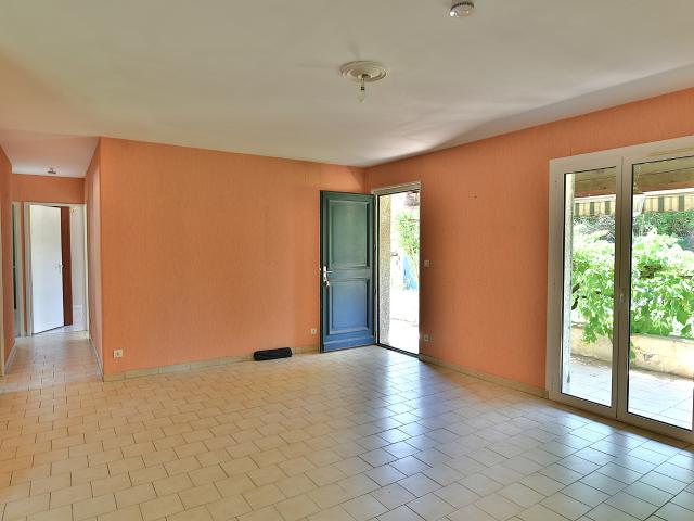 VILLA PLAIN PIED SUR TERRAIN DE 638M2