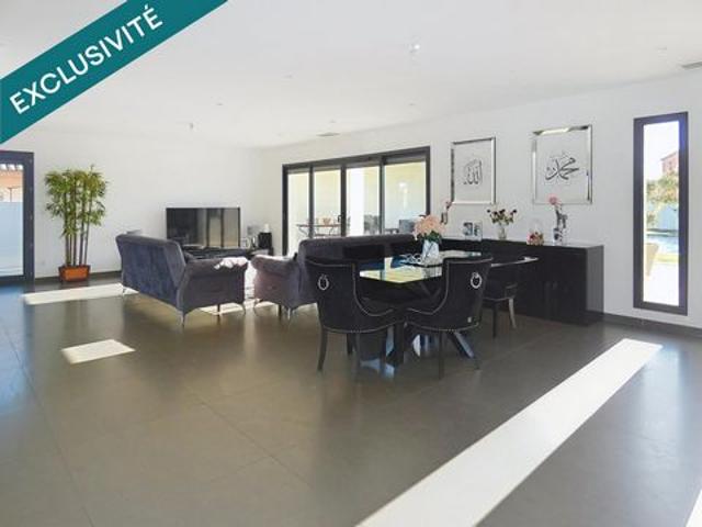 Villa plain pied type californien 168m² sur terrain avec pisicine de 896m²