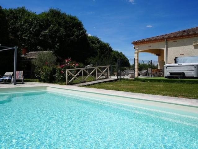 Villa plain pied 205 m², 5 chambres, espace indépendant, 1. 205m² Casteljaloux