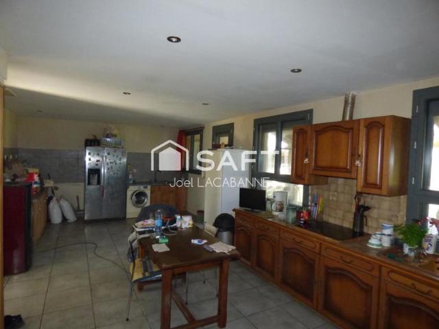 Villa plain pied, 4 chambres, garage, terrain de 7 796 m² possible 1 ha en plus