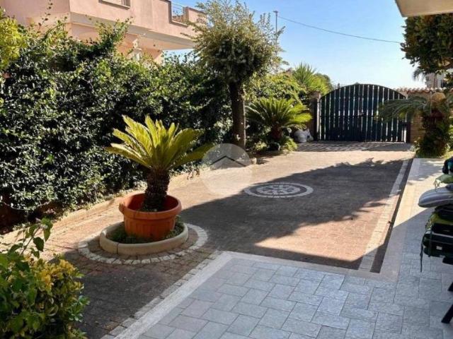 Villa plurifamiliare via delle Castalidi 4, Lido di Cincinnato Sirene, Anzio
