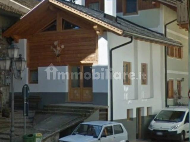 Villa plurifamiliare via Laghetto 17, San Martino Di Castrozza, Primiero San Martino di Castrozza