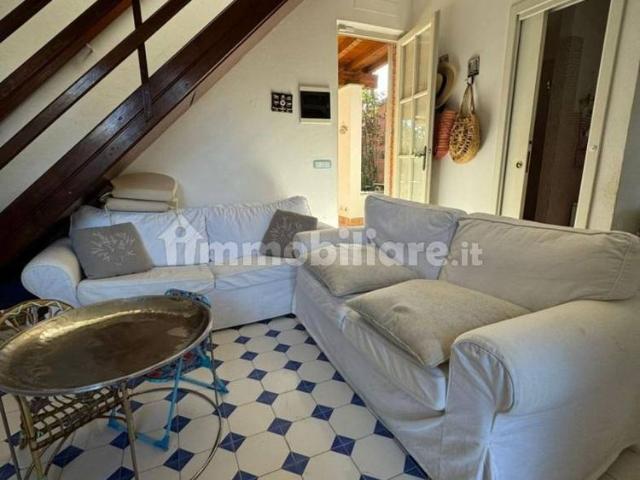 Villa plurifamiliare via San Camillo, Vittoria Apuana, Forte dei Marmi