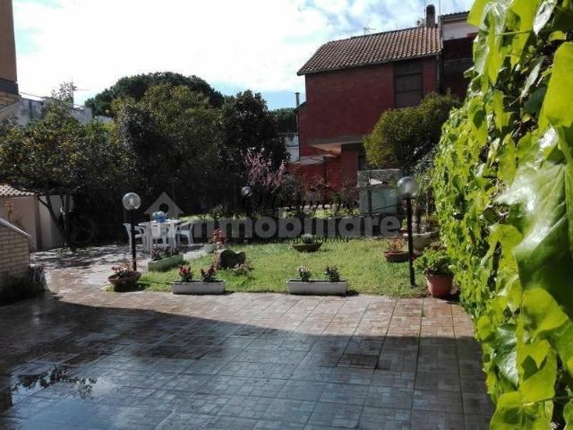 Villa plurifamiliare via Priamo 28, Litoranea Terracina San Felice, Terracina