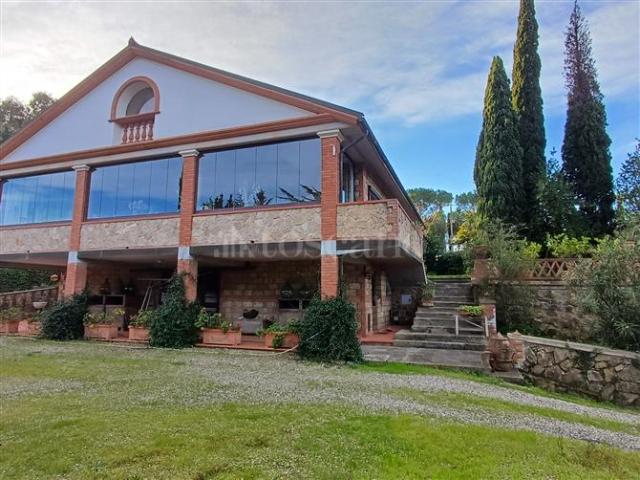 Villa Plurifamiliare di 800 mq a Centro Massa Marittima