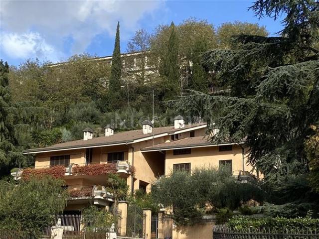 Villa Plurifamiliare di 850 mq a Centro Ripi