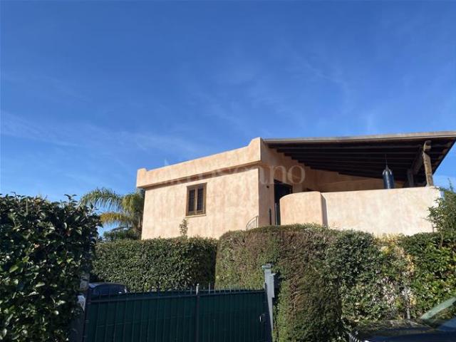 Villa Plurifamiliare di 85 mq a Campofelice di Roccella