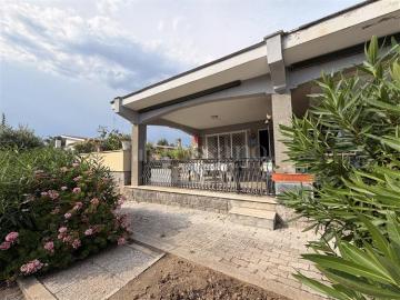 Villa Plurifamiliare di 85 mq a Tor San Lorenzo, Nuova California, Landriana Ardea
