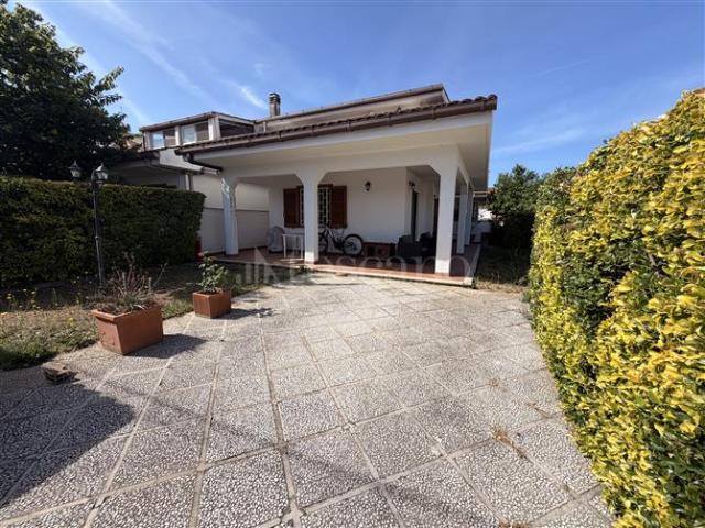 Villa Plurifamiliare di 90 mq a Tor San Lorenzo, Nuova California, Landriana Ardea