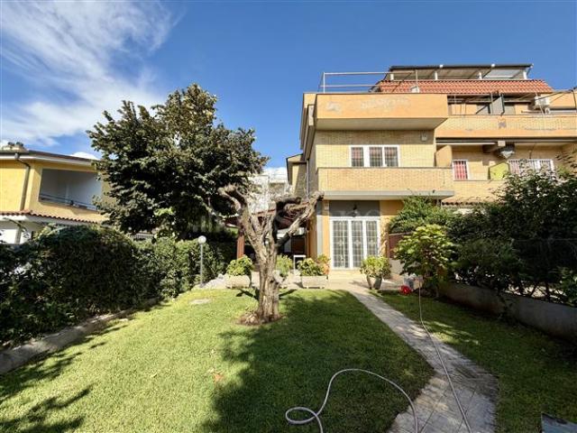 Villa Plurifamiliare di 100 mq a Lavinio Mare, Villaggio Giornalisti, Poggio Anzio