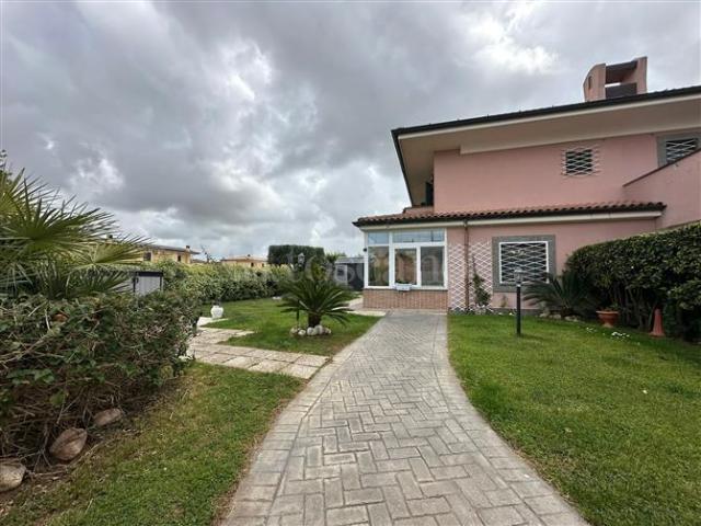 Villa Plurifamiliare di 140 mq a Villa Claudia, Lido di Cincinnato, Lido delle Sirene Anzio