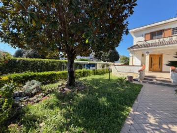 Villa Plurifamiliare di 150 mq a Centro Sabaudia