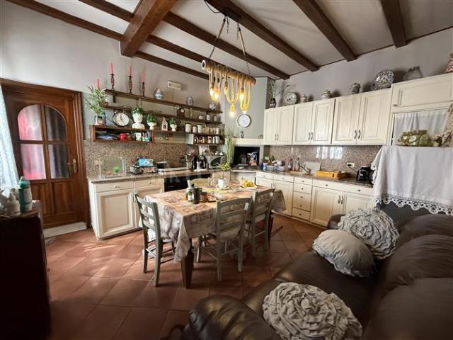 Villa Plurifamiliare di 180 mq a Centro Collebeato