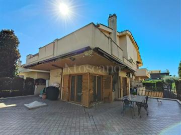 Villa Plurifamiliare di 220 mq a Anagnina, Romanina, Tor Vergata Roma