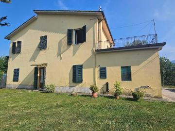 Villa plurifamiliare in vendita a Capannori