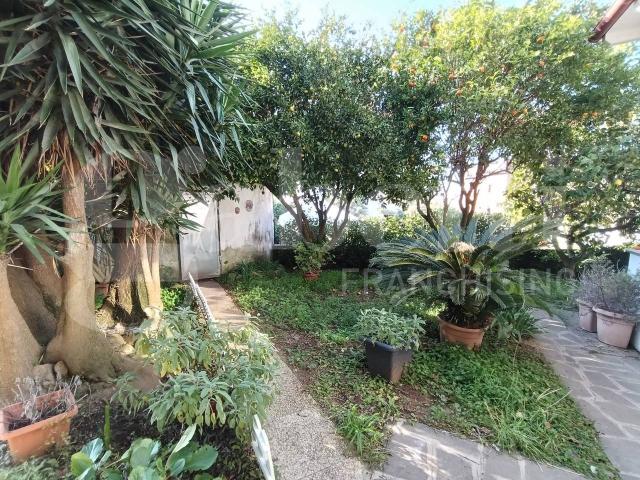 Villa plurifamiliare in vendita a Anzio