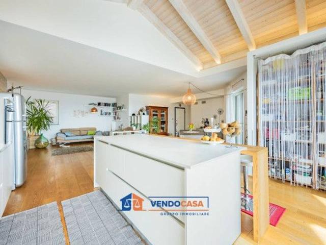 Villa plurifamiliare in vendita a Alba
