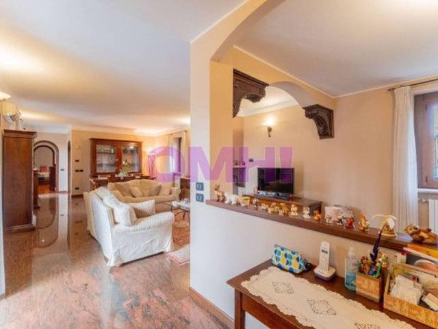 Villa plurifamiliare in vendita a Busto Arsizio