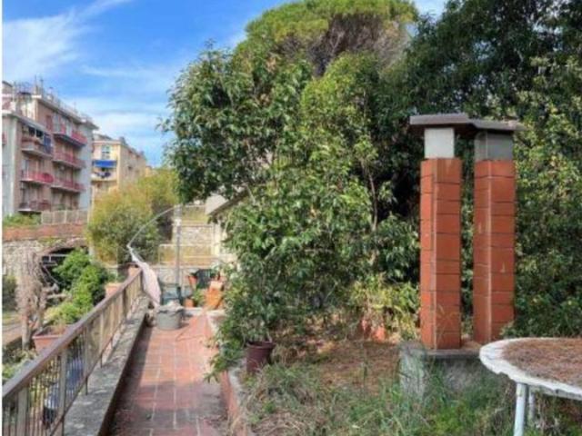 Villa plurifamiliare in vendita a Genova