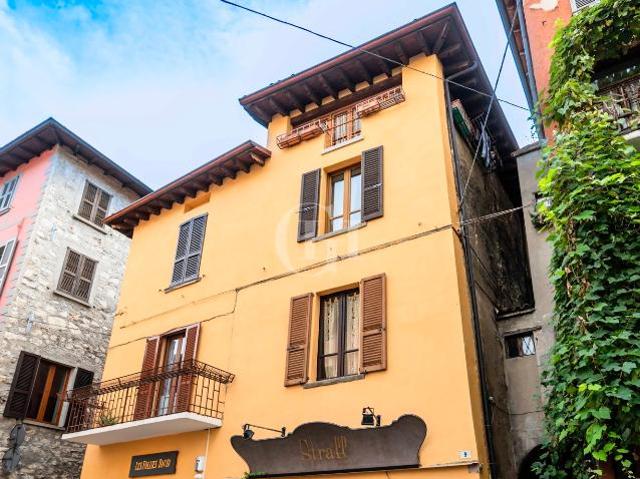 Villa plurifamiliare in vendita a Iseo