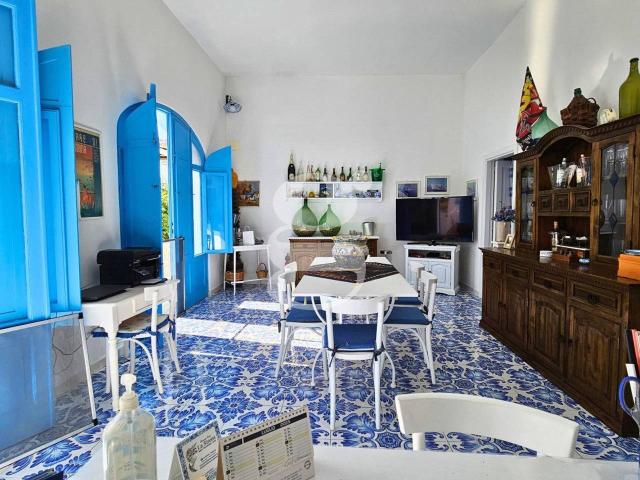 Villa plurifamiliare in vendita a Lipari