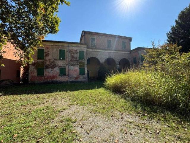 Villa plurifamiliare in vendita a Modena