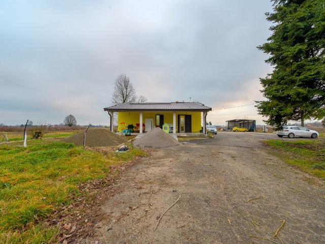 Villa plurifamiliare in vendita a Modena
