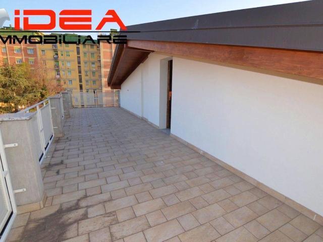 Villa plurifamiliare in vendita a Modena