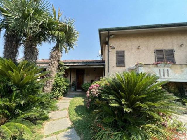 Villa plurifamiliare in vendita a Montignoso