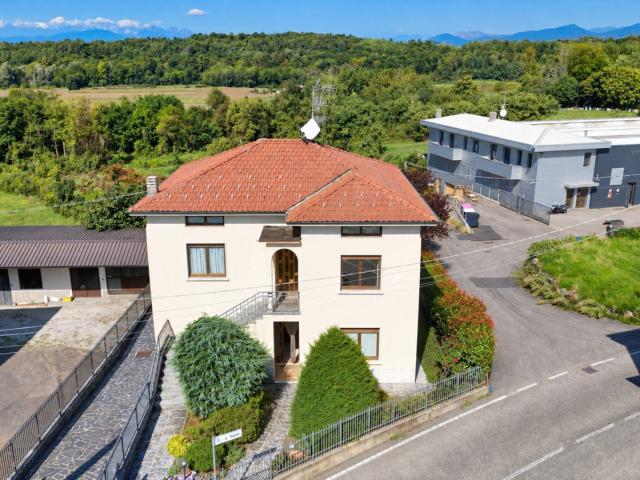 Villa Plurifamiliare in vendita a Mornago, Montonate