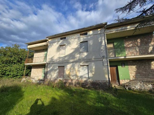 Villa plurifamiliare in vendita a Perugia