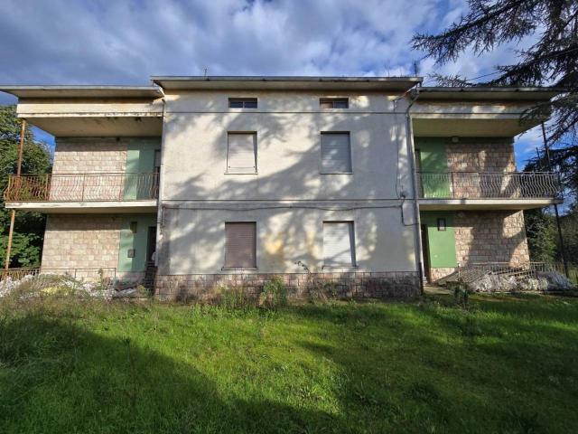 Villa plurifamiliare in vendita a Perugia