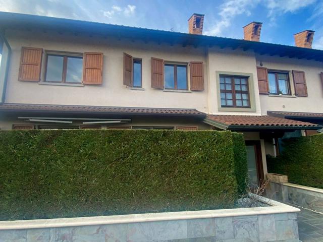 Villa plurifamiliare in vendita a Presezzo