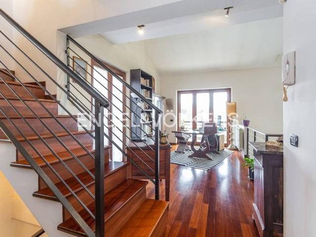 Villa plurifamiliare in vendita a Roma