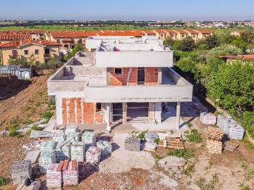Villa plurifamiliare in vendita a Roma