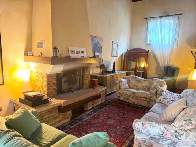 Villa plurifamiliare in affitto a Ferrara