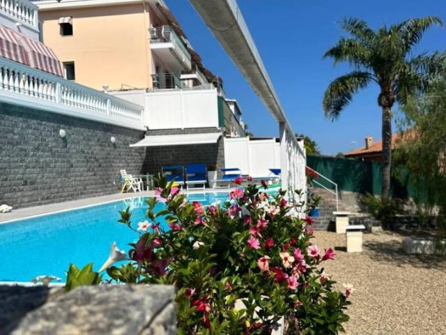 Villa plurifamiliare in affitto a Sanremo