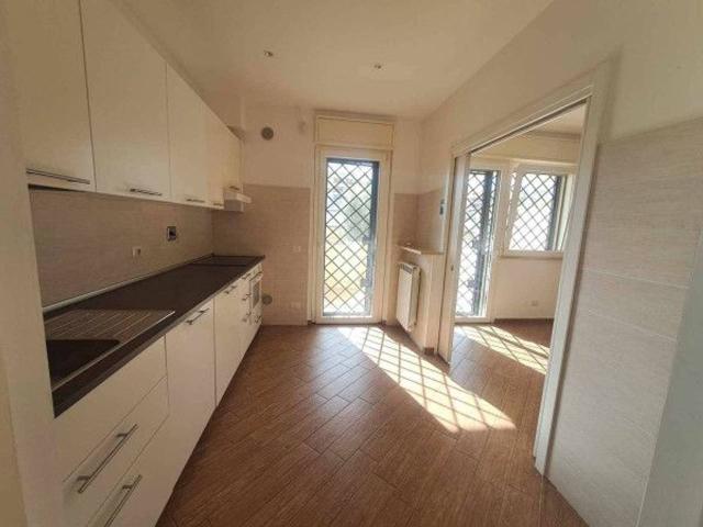 Villa plurifamiliare in affitto a Roma