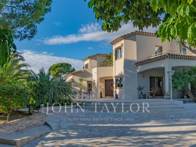 Villa provençale au calme absolu dans un domaine privé de Gairaut