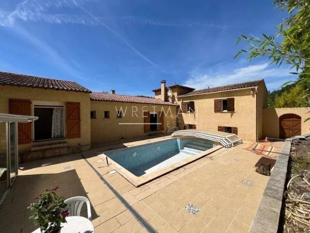 Villa provençale avec dépendance et grand terrain arboré – L. 140m² Le Luc