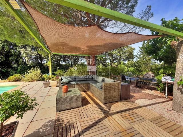 Villa provençale avec piscine à Régusse 170m² Régusse
