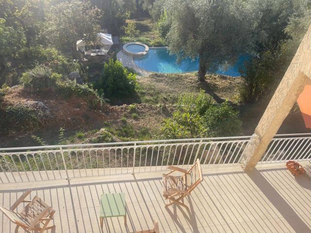 Villa provençale avec piscine et vue panoramique