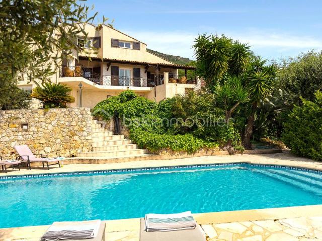 Villa provençale avec vue mer et collines panoramique – Gattières