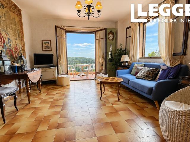 Villa provençale avec vue panoramique, piscine à débordement, fort potentiel d'évolution, proche village
