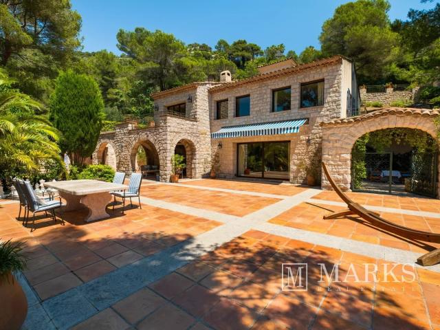 Villa provençale avec vue panoramique sur la Méditerranée et. 270m² Eze