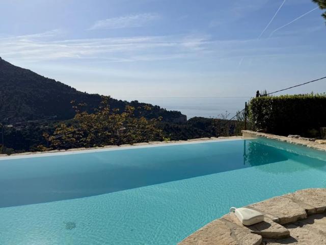 Villa provençale de caractère avec piscine et vue mer