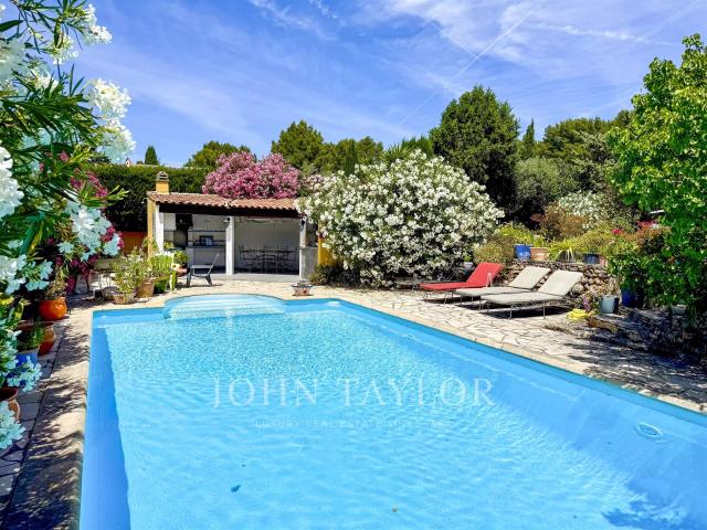 Villa provençale de plain pied avec piscine – Environnement. 172m² Le Castellet