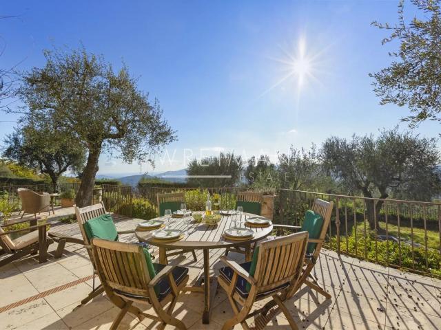 Villa provençale d'exception avec vue panoramique et piscine. 240m² Cabris